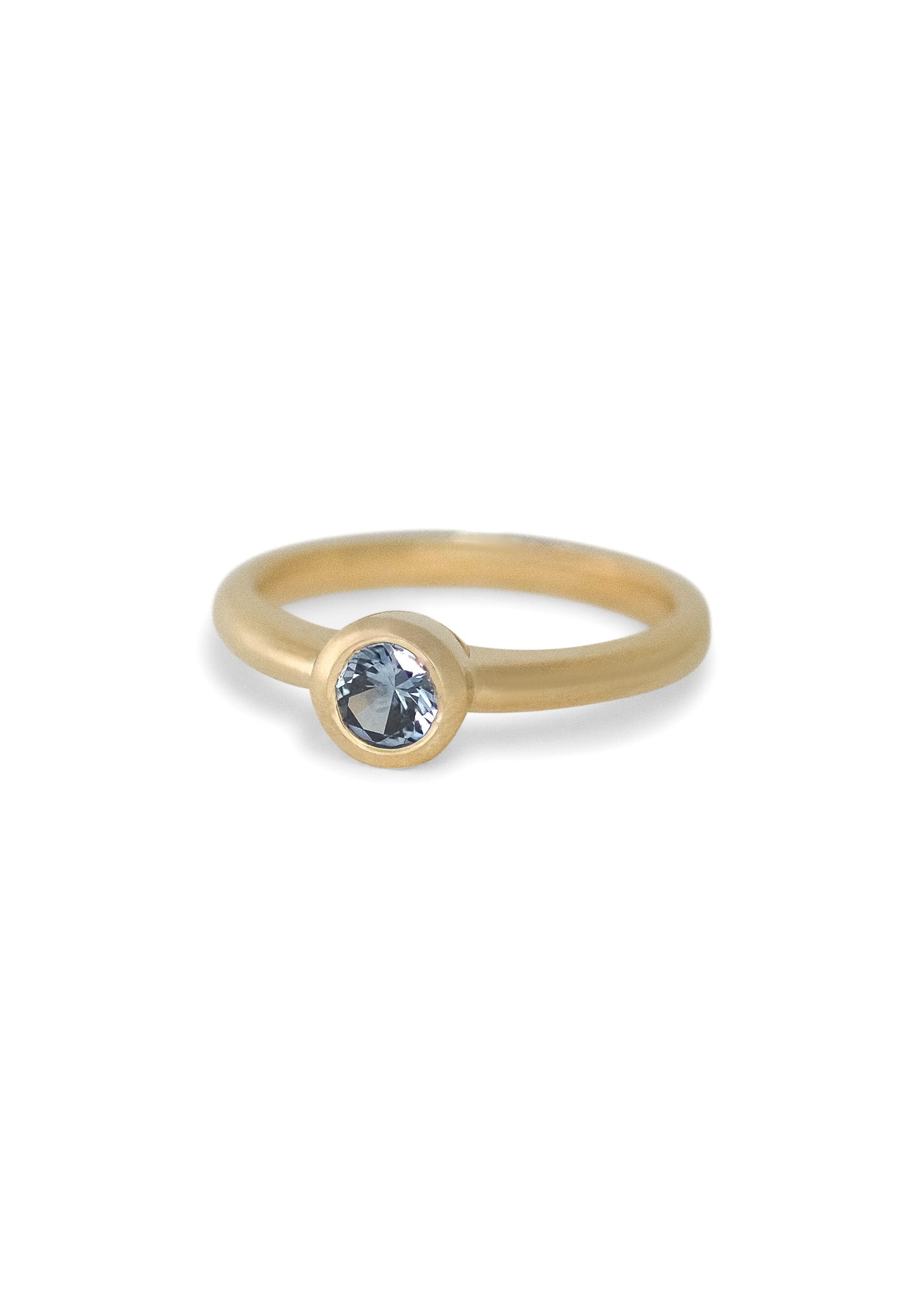 Handcrafted Montana sapphire and 18k gold engagement ring by Anne Hara. Made in Karuizawa, Japan.