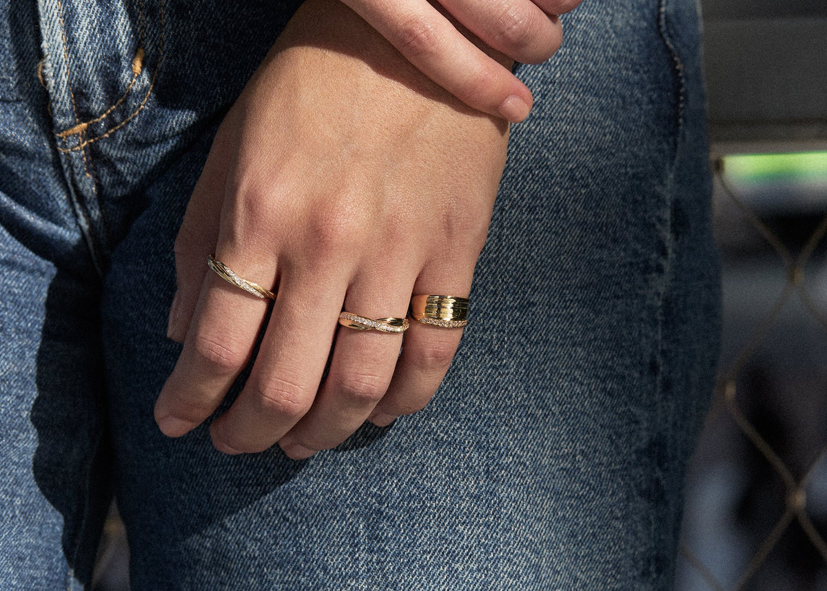 The signature collections of Anne Hara, using Mitsuro hikime and pavé diamonds.